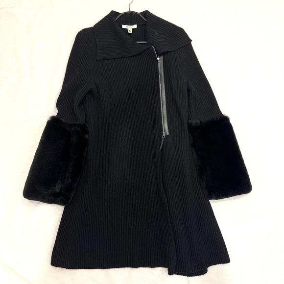 MaxMara Sweaters - MaxMara Black Cashmere/Wool/Leather Zip Up Sweater Coat W Fur Sleeves, Sz Medium